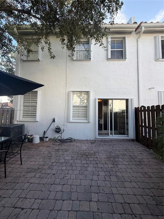 最近售出: $570,000 (3 贝兹, 2 浴室, 1533 平方英尺)