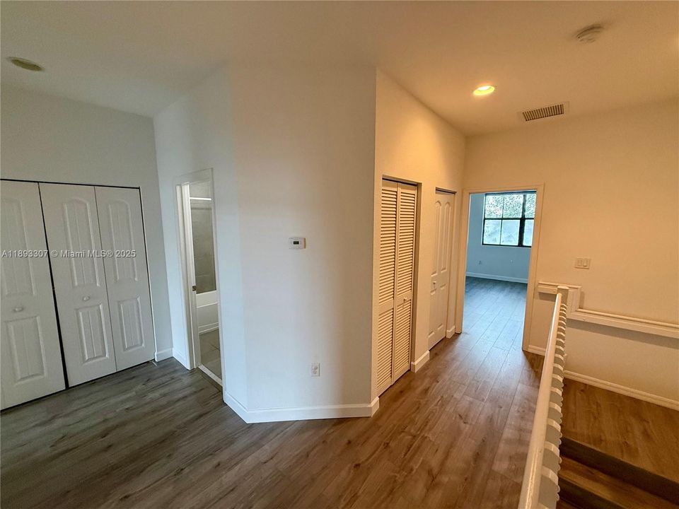 Под контрактом: $2,900 (3 спален, 2 ванн, 1538 Квадратных фут)