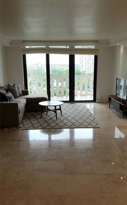 待售: $844,000 (1 贝兹, 1 浴室, 1114 平方英尺)