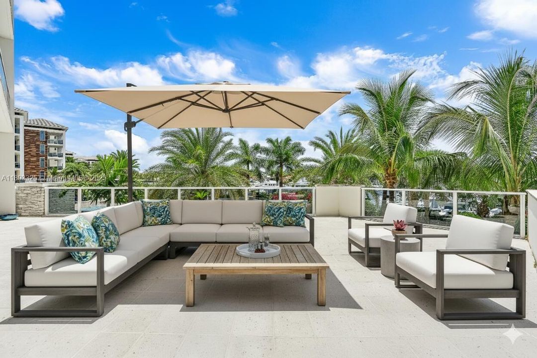 Active With Contract: $4,590,000 (4 beds, 4 baths, 3849 Square Feet)