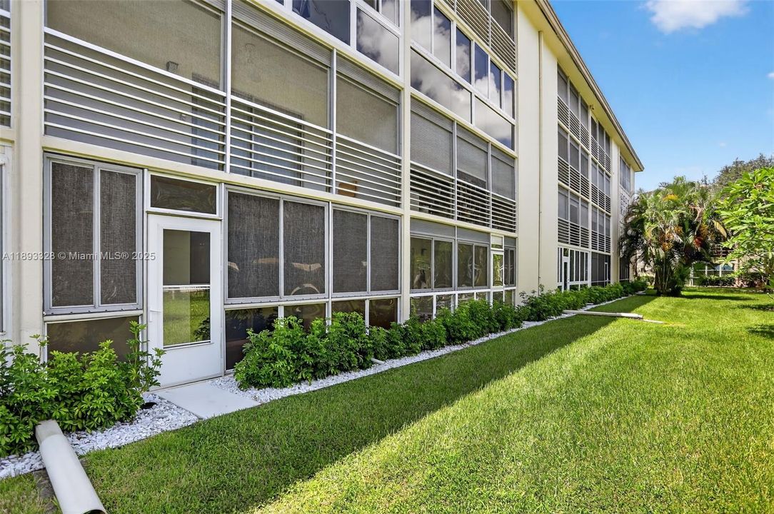 合同活跃: $1,600 (1 贝兹, 1 浴室, 798 平方英尺)