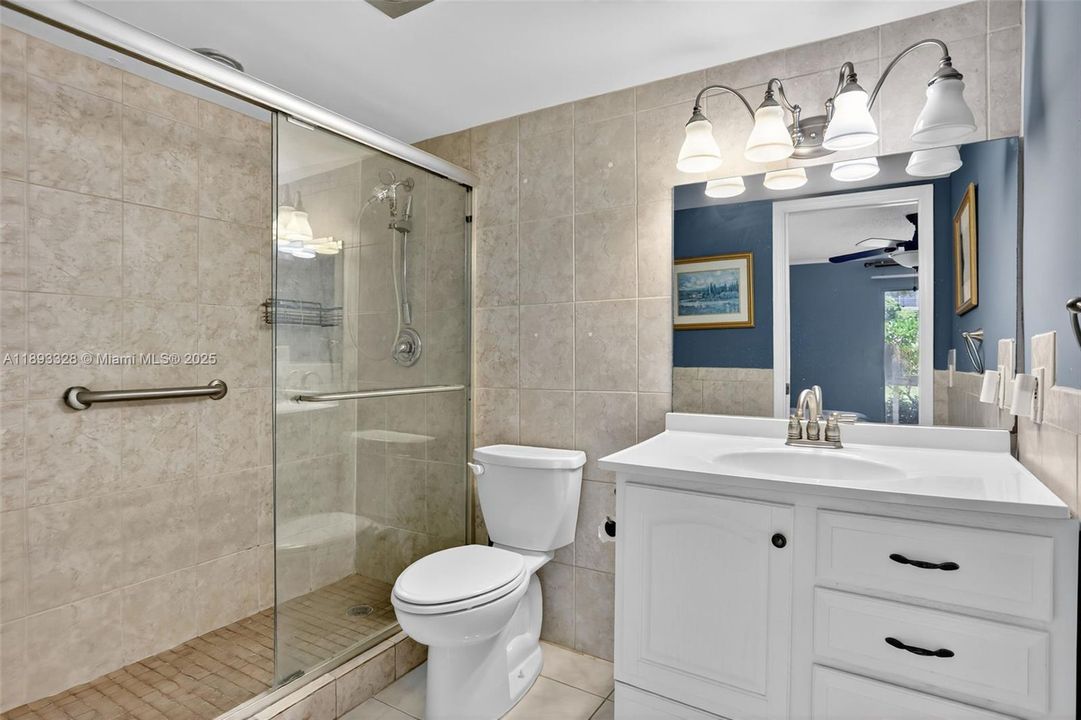 合同活跃: $1,600 (1 贝兹, 1 浴室, 798 平方英尺)