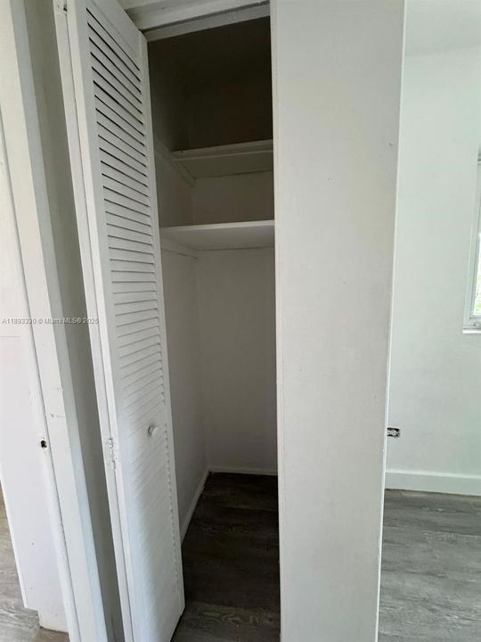 Под контрактом: $1,799 (2 спален, 1 ванн, 6866 Квадратных фут)