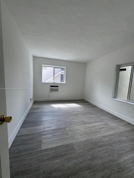 Под контрактом: $1,799 (2 спален, 1 ванн, 6866 Квадратных фут)