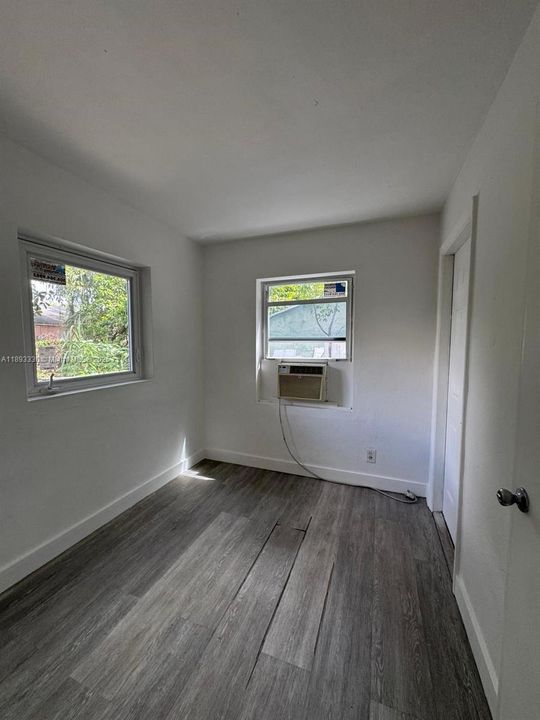 Под контрактом: $1,799 (2 спален, 1 ванн, 6866 Квадратных фут)