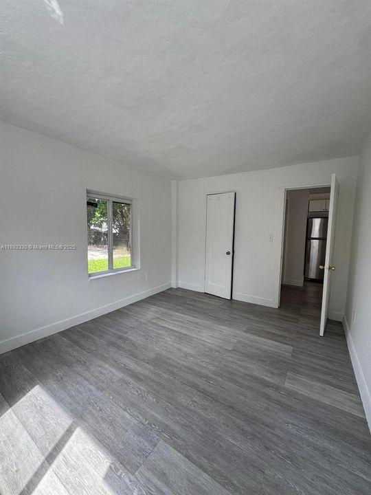 Под контрактом: $1,799 (2 спален, 1 ванн, 6866 Квадратных фут)