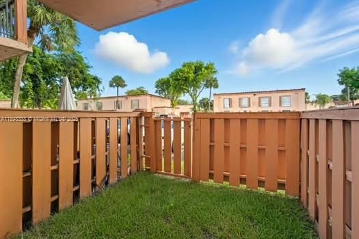 Active With Contract: $1,800 (1 beds, 1 baths, 544 Square Feet)
