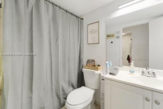 Active With Contract: $1,800 (1 beds, 1 baths, 544 Square Feet)