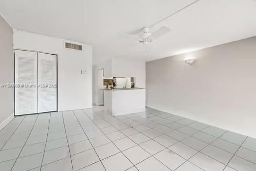 Active With Contract: $1,800 (1 beds, 1 baths, 544 Square Feet)