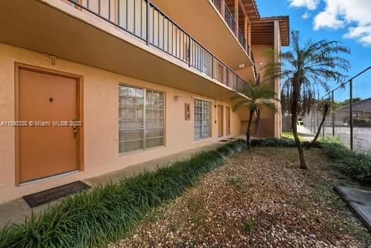 Active With Contract: $1,800 (1 beds, 1 baths, 544 Square Feet)