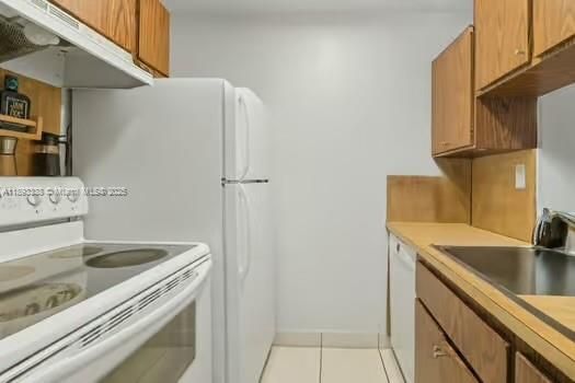 Active With Contract: $1,800 (1 beds, 1 baths, 544 Square Feet)