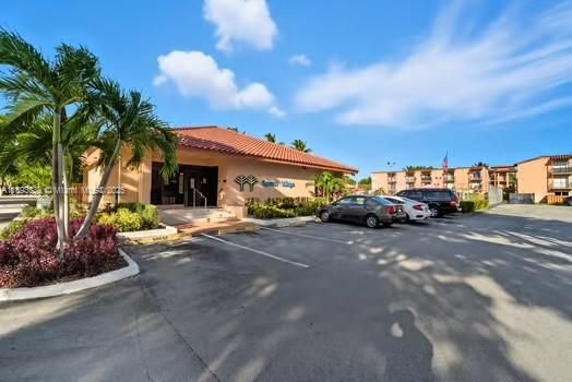 Active With Contract: $1,800 (1 beds, 1 baths, 544 Square Feet)