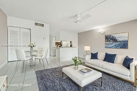 Active With Contract: $1,800 (1 beds, 1 baths, 544 Square Feet)
