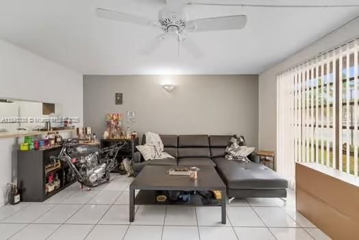 Active With Contract: $1,800 (1 beds, 1 baths, 544 Square Feet)