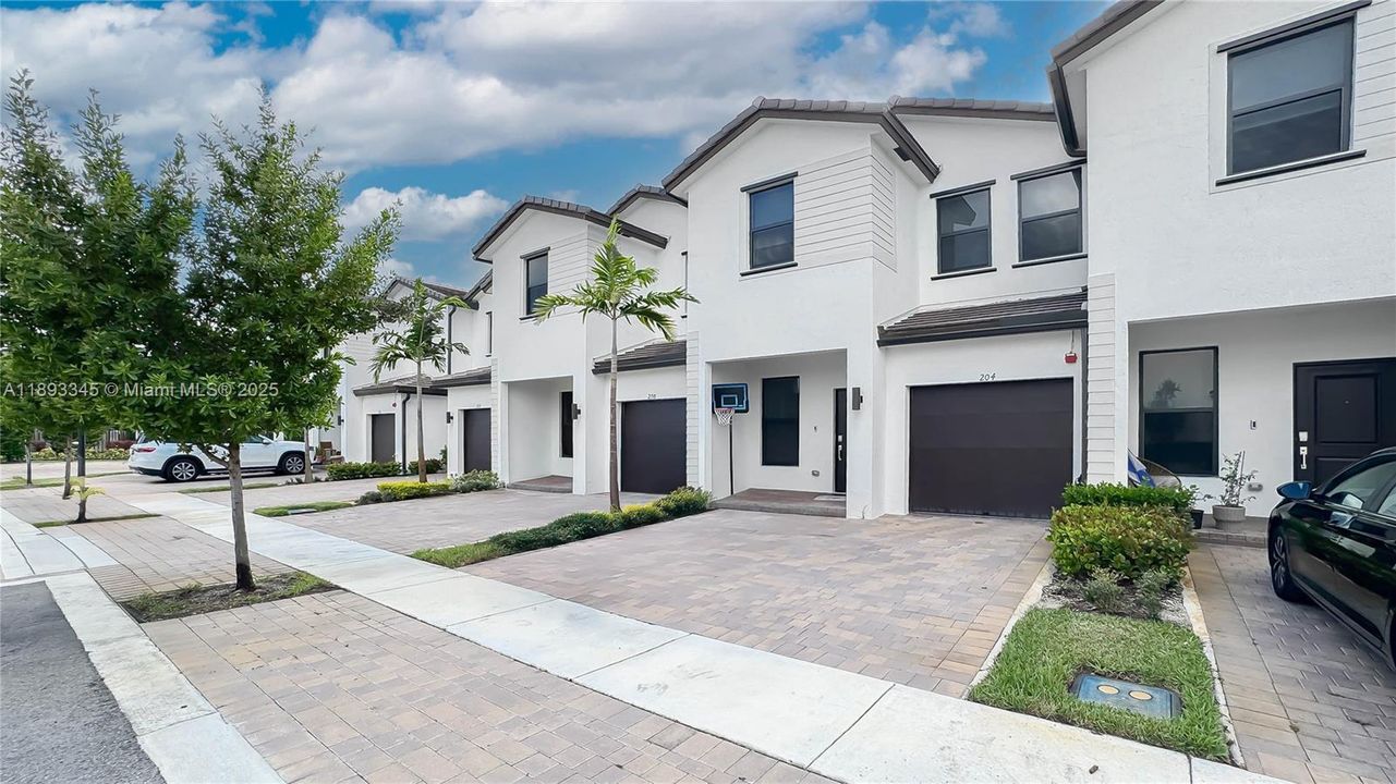 For Sale: $630,000 (3 beds, 2 baths, 1756 Square Feet)