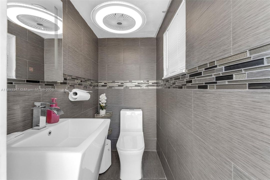 На продажу: $1,400,000 (4 спален, 3 ванн, 2452 Квадратных фут)