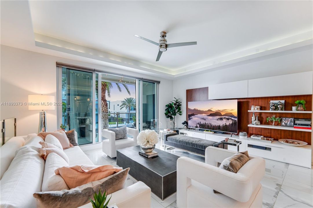 На продажу: $3,289,050 (4 спален, 4 ванн, 3024 Квадратных фут)