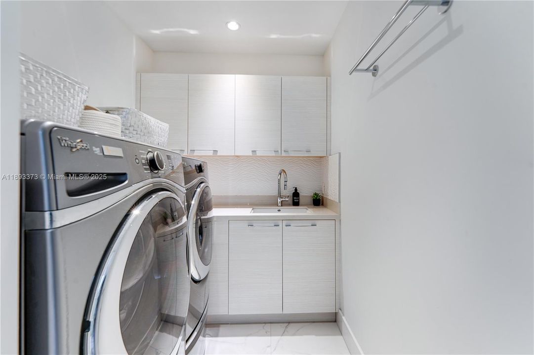 На продажу: $3,289,050 (4 спален, 4 ванн, 3024 Квадратных фут)