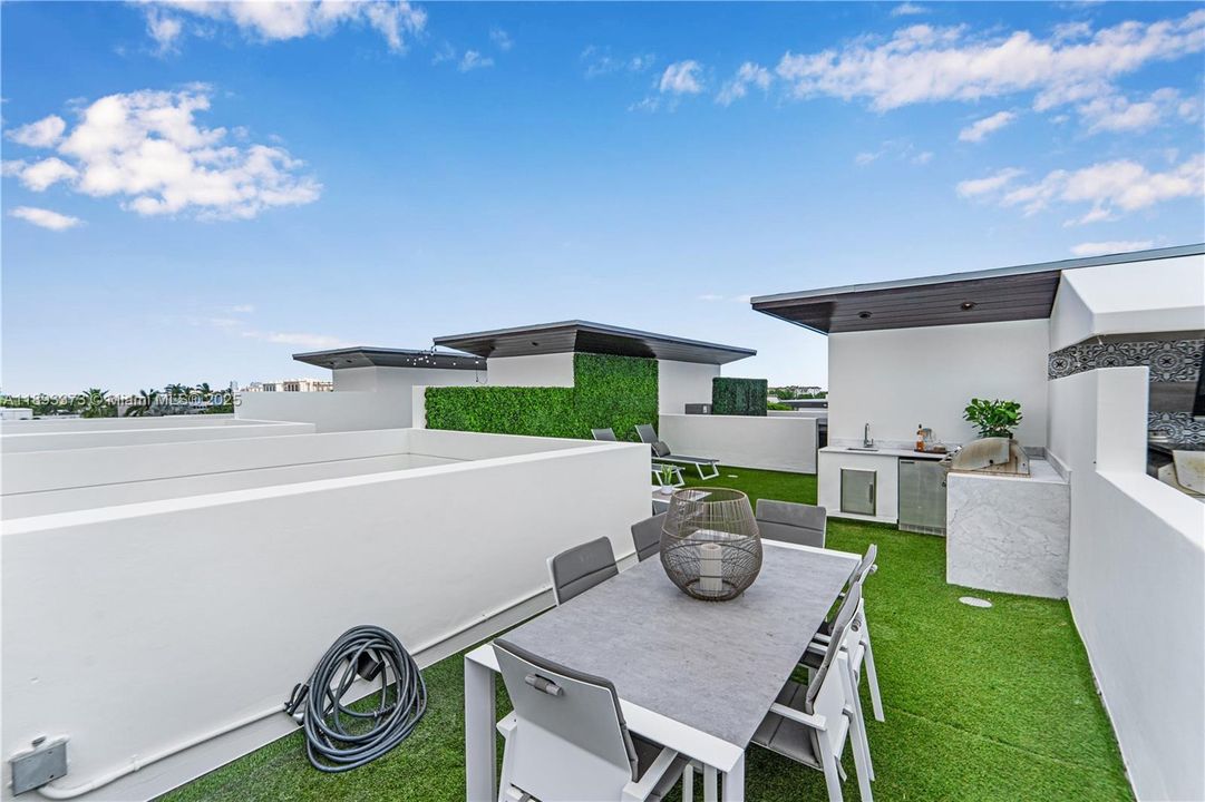 На продажу: $3,289,050 (4 спален, 4 ванн, 3024 Квадратных фут)