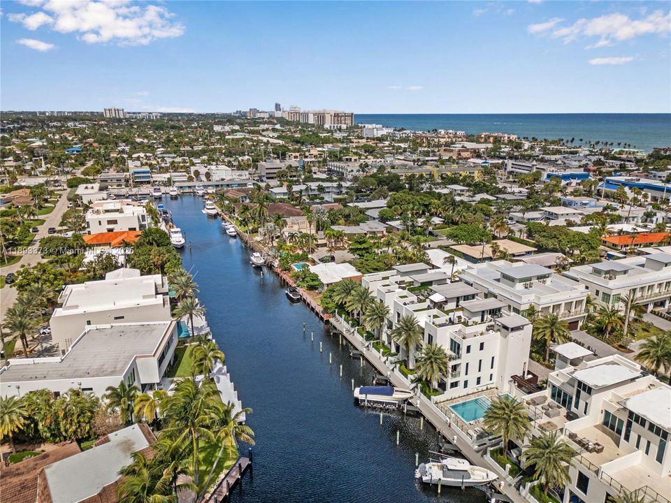 На продажу: $3,289,050 (4 спален, 4 ванн, 3024 Квадратных фут)