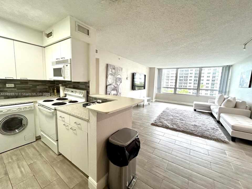 For Rent: $3,200 (1 beds, 1 baths, 788 Square Feet)