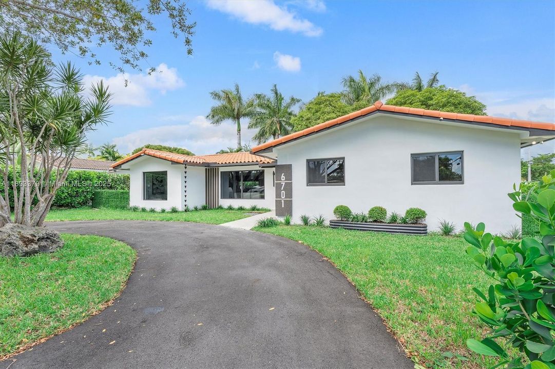 En Venta: $1,359,000 (4 camas, 2 baños, 1805 Pies cuadrados)