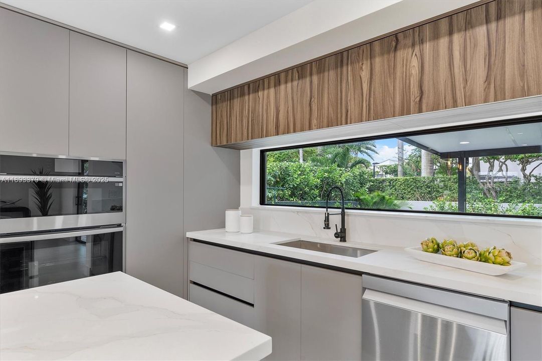 En Venta: $1,359,000 (4 camas, 2 baños, 1805 Pies cuadrados)