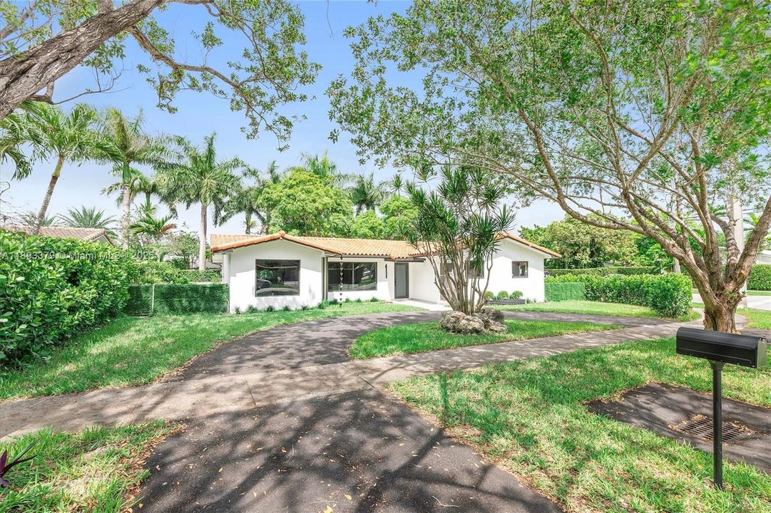 En Venta: $1,359,000 (4 camas, 2 baños, 1805 Pies cuadrados)