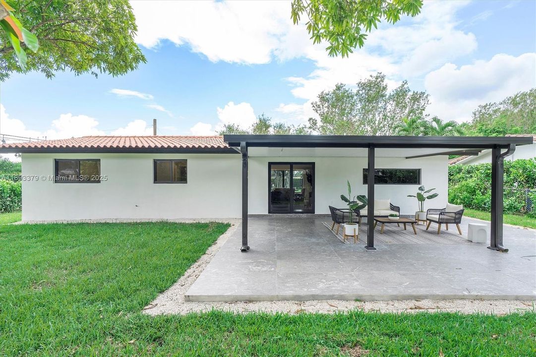 En Venta: $1,359,000 (4 camas, 2 baños, 1805 Pies cuadrados)