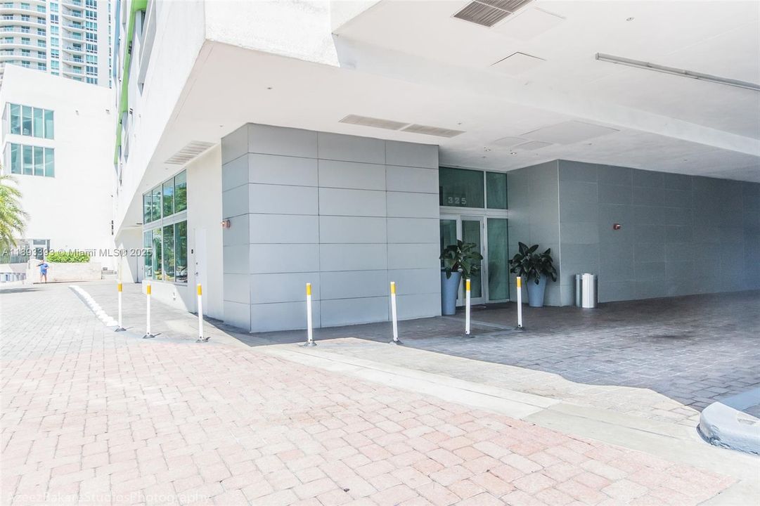 Recently Rented: $3,700 (2 beds, 2 baths, 1227 Square Feet)