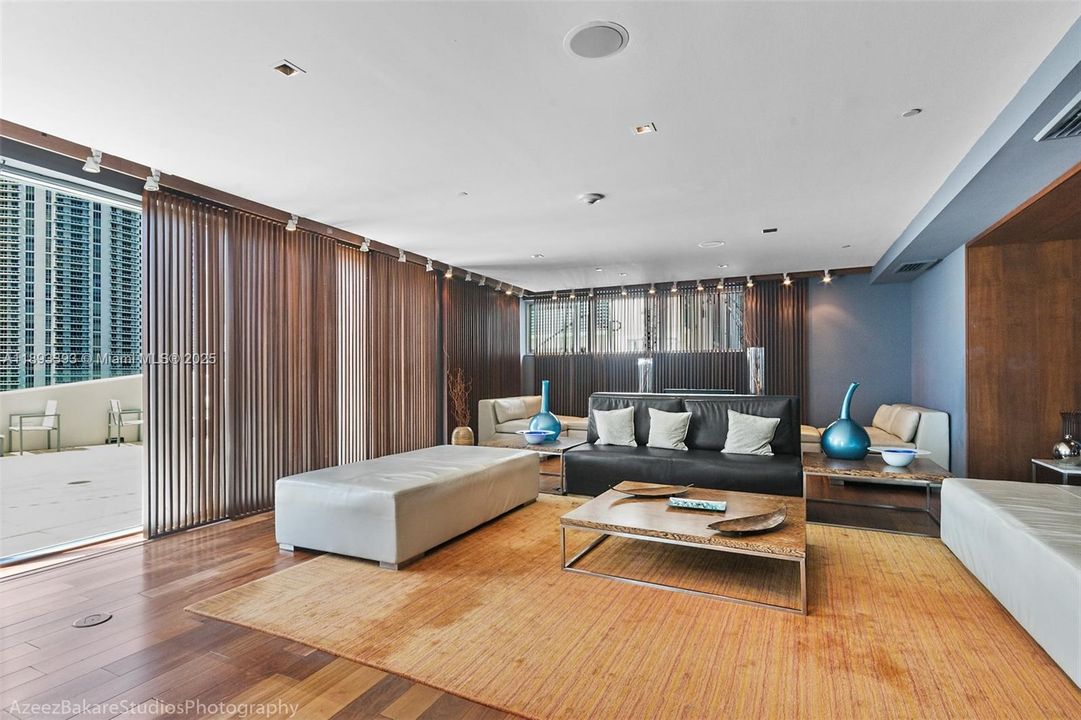 Recently Rented: $3,700 (2 beds, 2 baths, 1227 Square Feet)