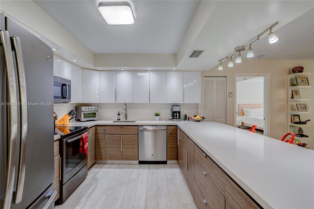 For Rent: $6,500 (3 beds, 2 baths, 1734 Square Feet)