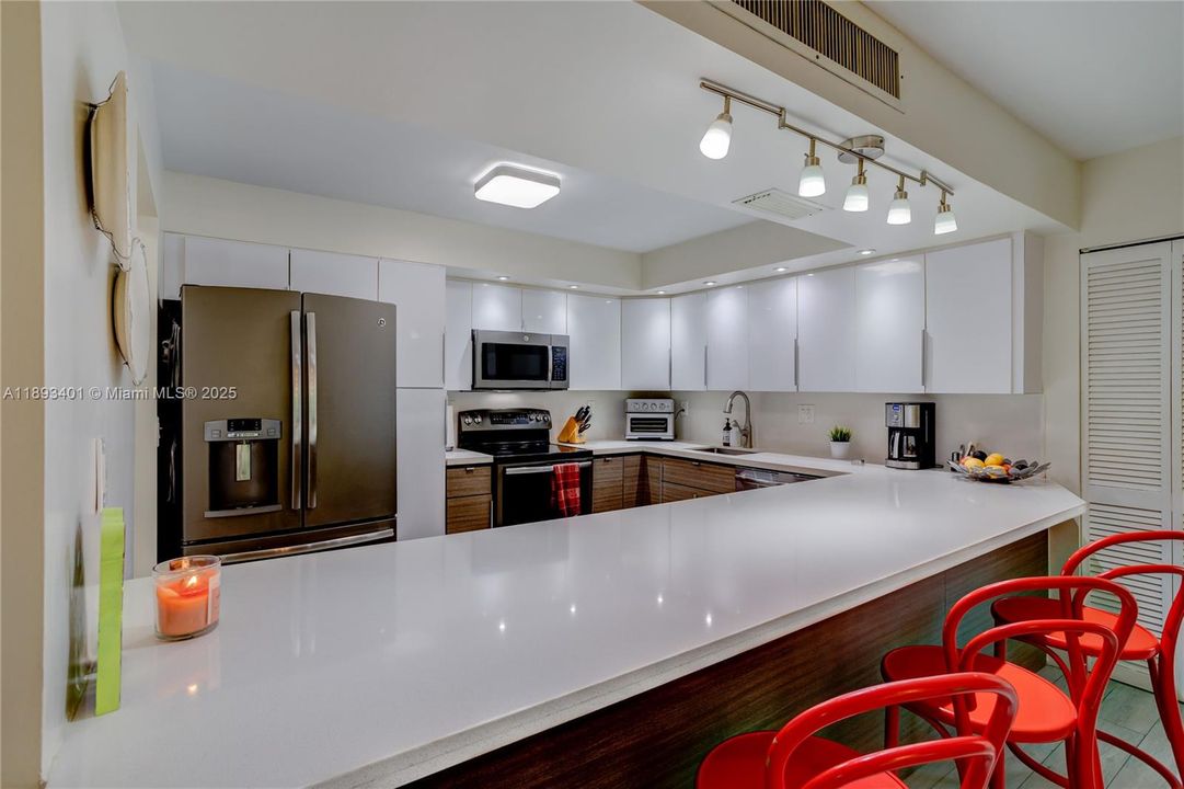 For Rent: $6,500 (3 beds, 2 baths, 1734 Square Feet)