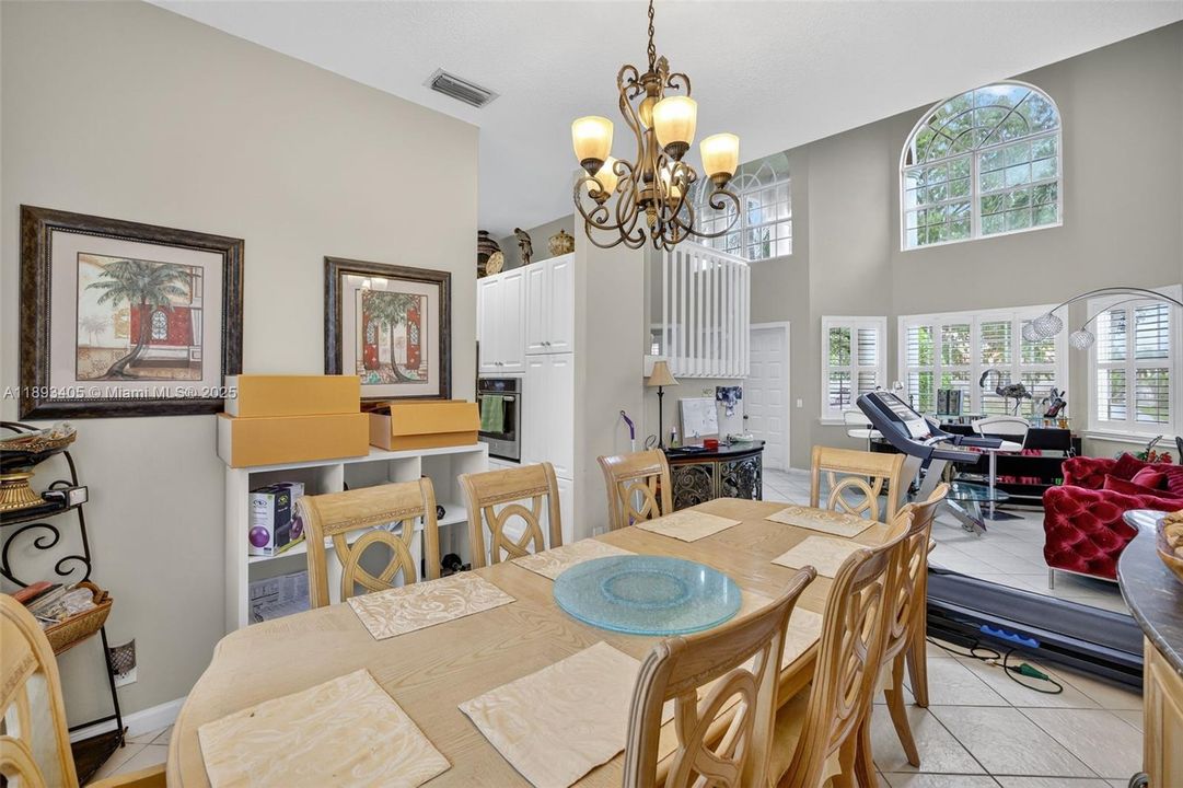 Activo con contrato: $850,000 (5 camas, 3 baños, 3296 Pies cuadrados)