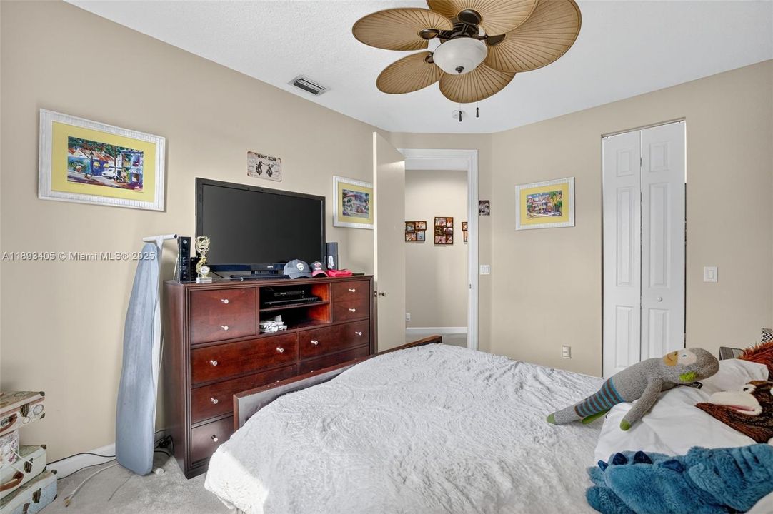 Activo con contrato: $850,000 (5 camas, 3 baños, 3296 Pies cuadrados)