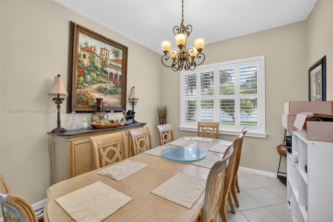 Activo con contrato: $850,000 (5 camas, 3 baños, 3296 Pies cuadrados)