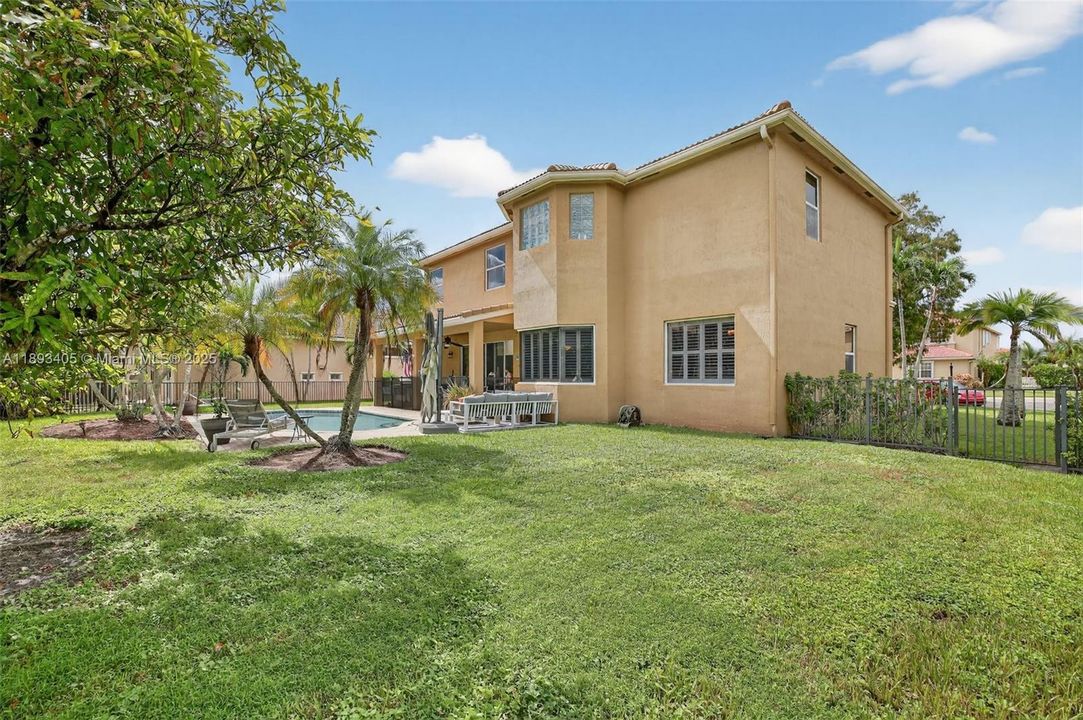 Activo con contrato: $850,000 (5 camas, 3 baños, 3296 Pies cuadrados)