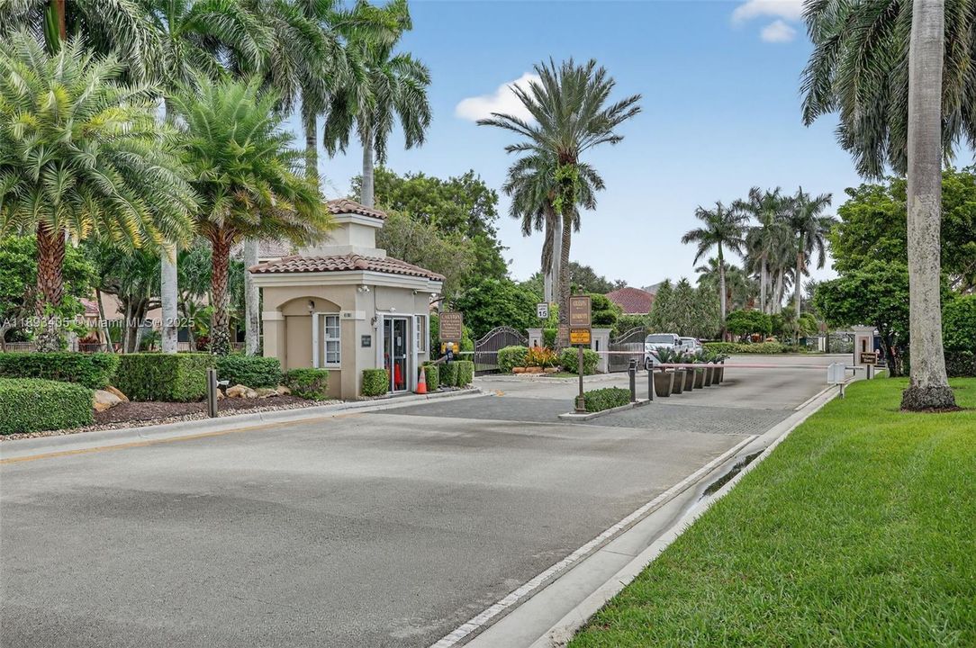 Activo con contrato: $850,000 (5 camas, 3 baños, 3296 Pies cuadrados)