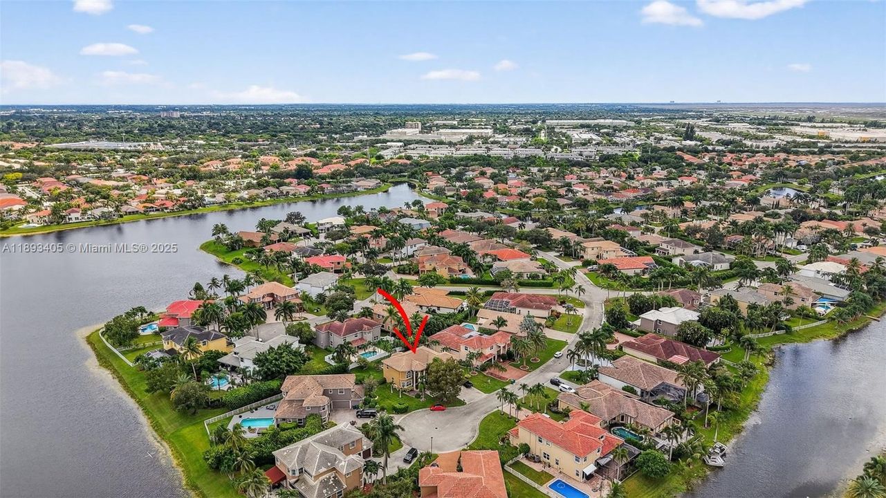 Activo con contrato: $850,000 (5 camas, 3 baños, 3296 Pies cuadrados)