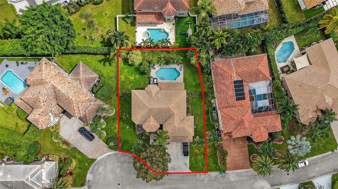 Activo con contrato: $850,000 (5 camas, 3 baños, 3296 Pies cuadrados)