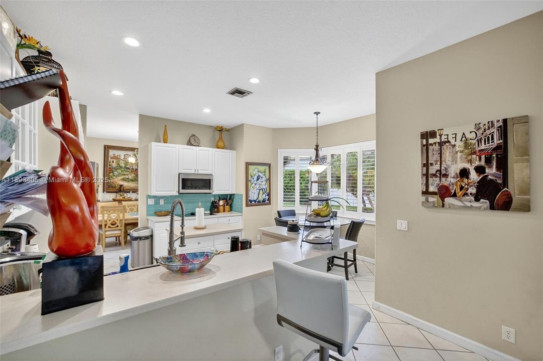 Activo con contrato: $850,000 (5 camas, 3 baños, 3296 Pies cuadrados)