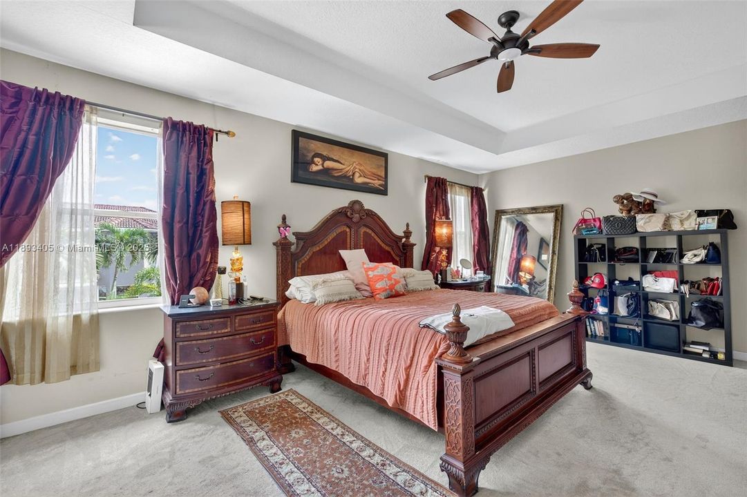 Activo con contrato: $850,000 (5 camas, 3 baños, 3296 Pies cuadrados)