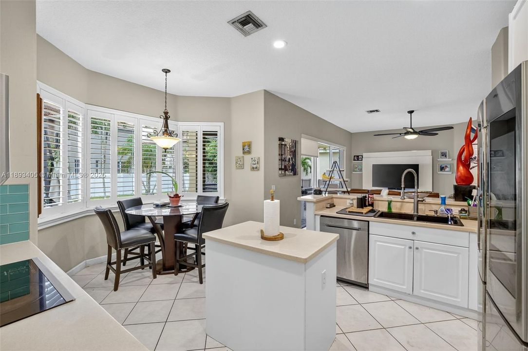 Activo con contrato: $850,000 (5 camas, 3 baños, 3296 Pies cuadrados)