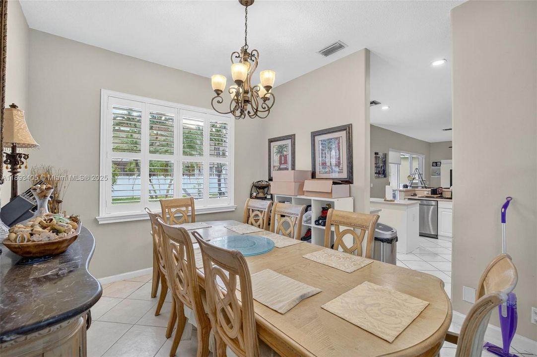 Activo con contrato: $850,000 (5 camas, 3 baños, 3296 Pies cuadrados)