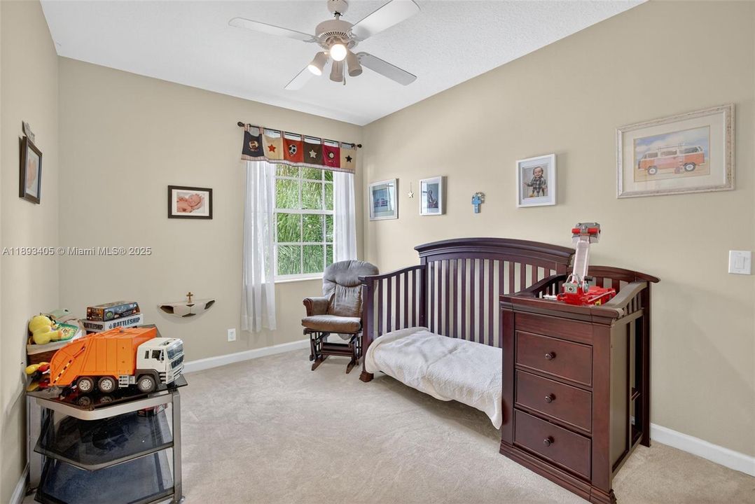 Activo con contrato: $850,000 (5 camas, 3 baños, 3296 Pies cuadrados)