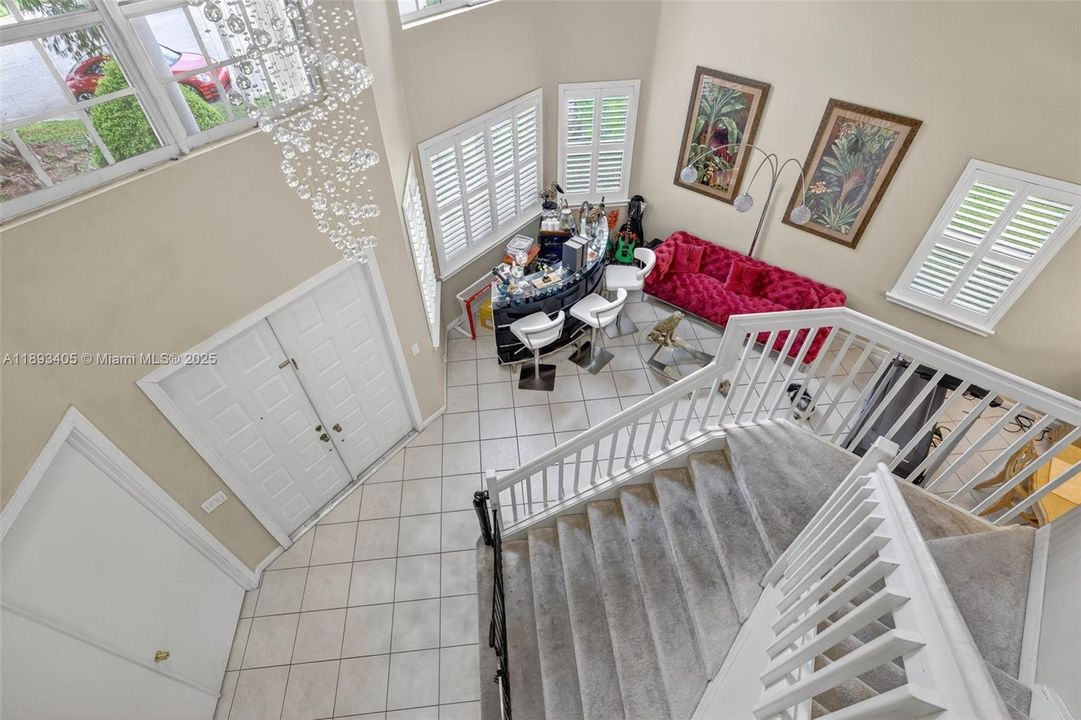 Activo con contrato: $850,000 (5 camas, 3 baños, 3296 Pies cuadrados)