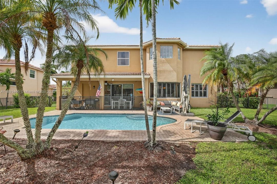 Activo con contrato: $850,000 (5 camas, 3 baños, 3296 Pies cuadrados)