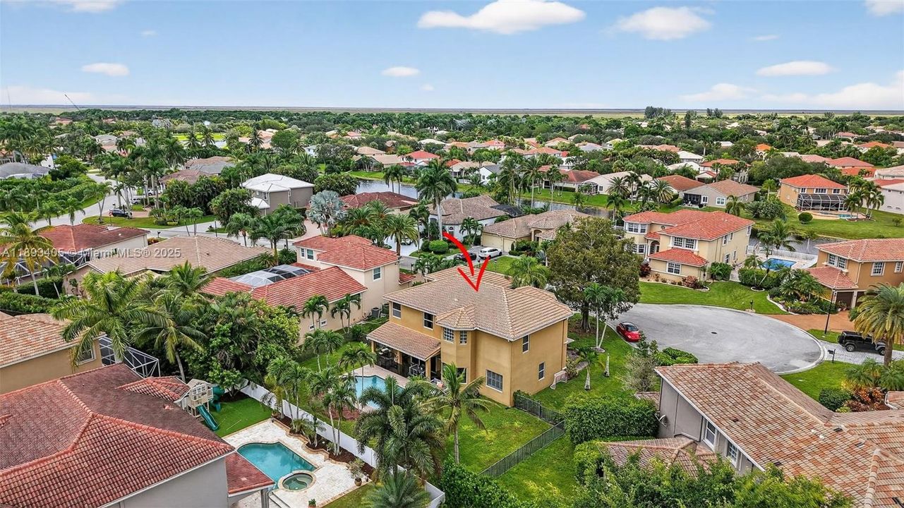 Activo con contrato: $850,000 (5 camas, 3 baños, 3296 Pies cuadrados)