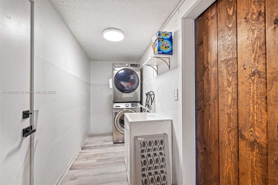 出租: $5,500 (4 贝兹, 2 浴室, 2487 平方英尺)