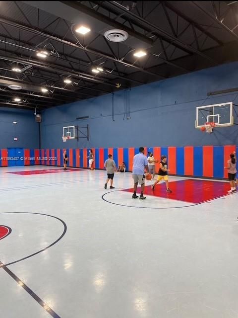 出租: $5,500 (4 贝兹, 2 浴室, 2487 平方英尺)